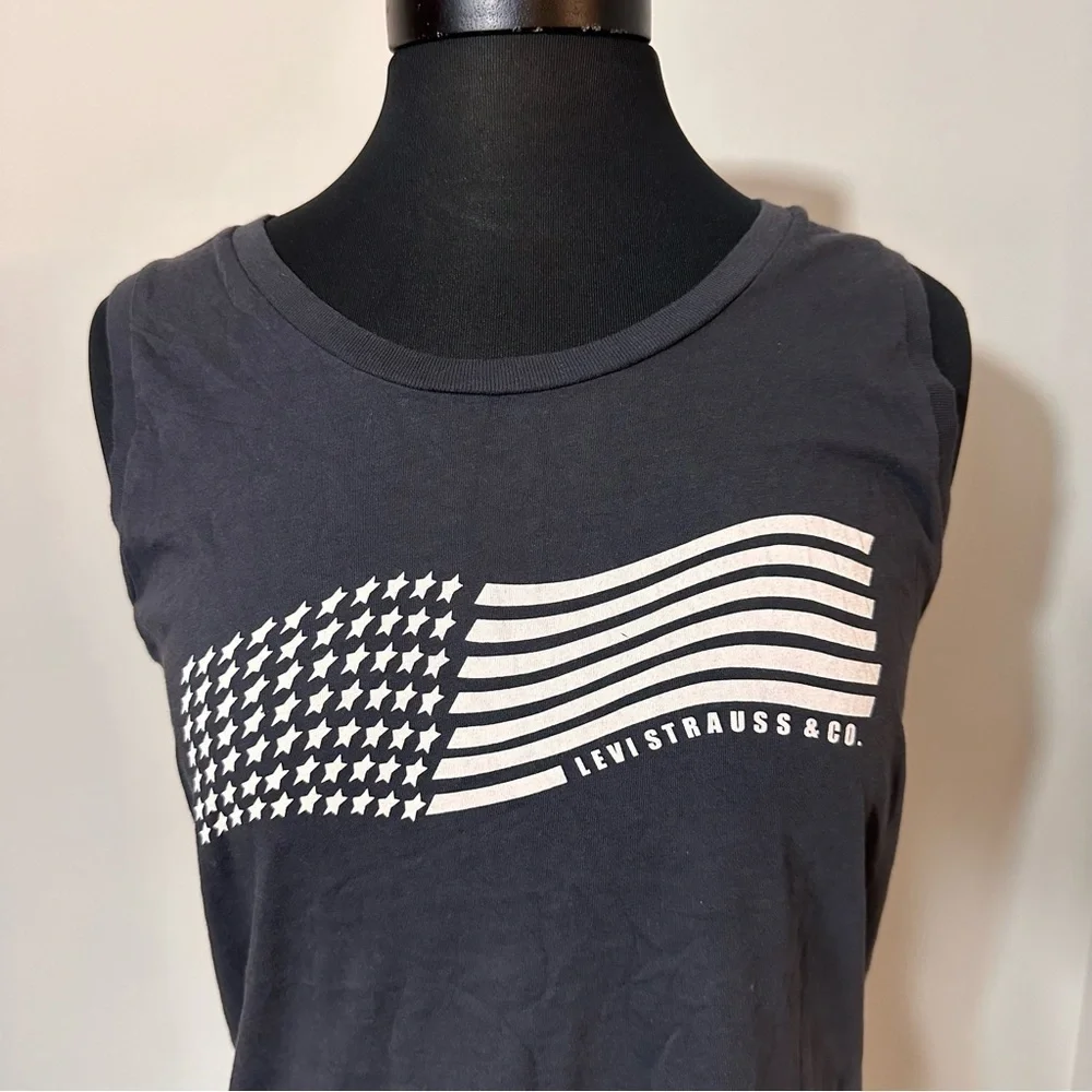 Levi’s Black Tank Top in Size Small
